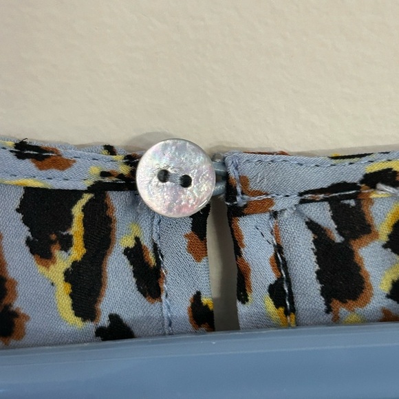 L’AGENCE Women’s Small Dylan 100% Silk Blouse In Sky Blue Sauvage Bell Sleeve - Picture 11 of 11